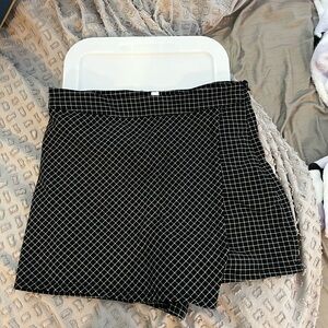 Garage Black and White Grid Pattern Shorts